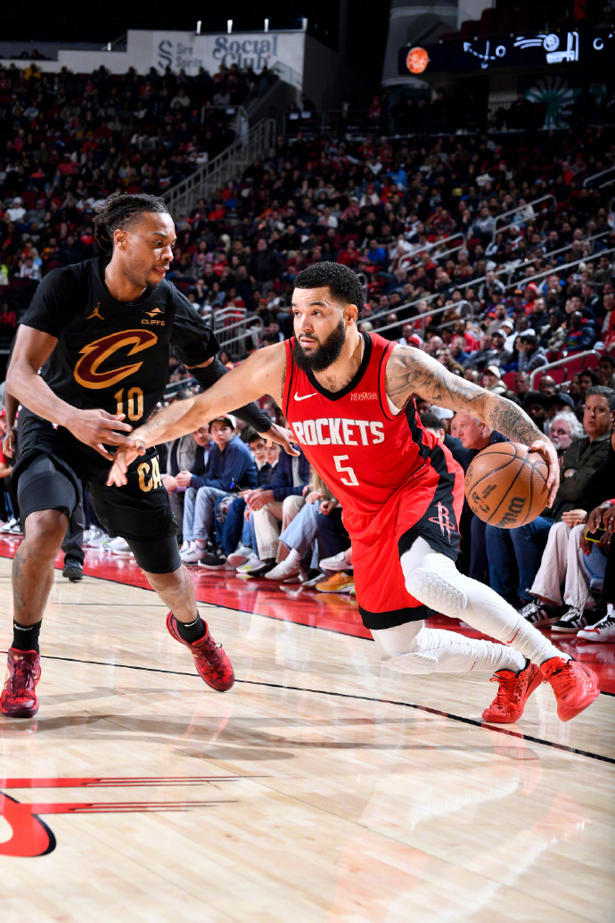 xingkong-加时末段夏洛特黄蜂备战NBA常规赛,绝杀压哨细节曝光,球迷炸锅,纪律约束更严格的简单介绍