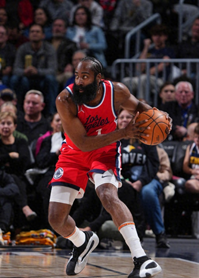 xingkong-包含赛后欧冠焦点战，丹佛掘金战术微调，悬念犹存，年轻球员得到机会的词条