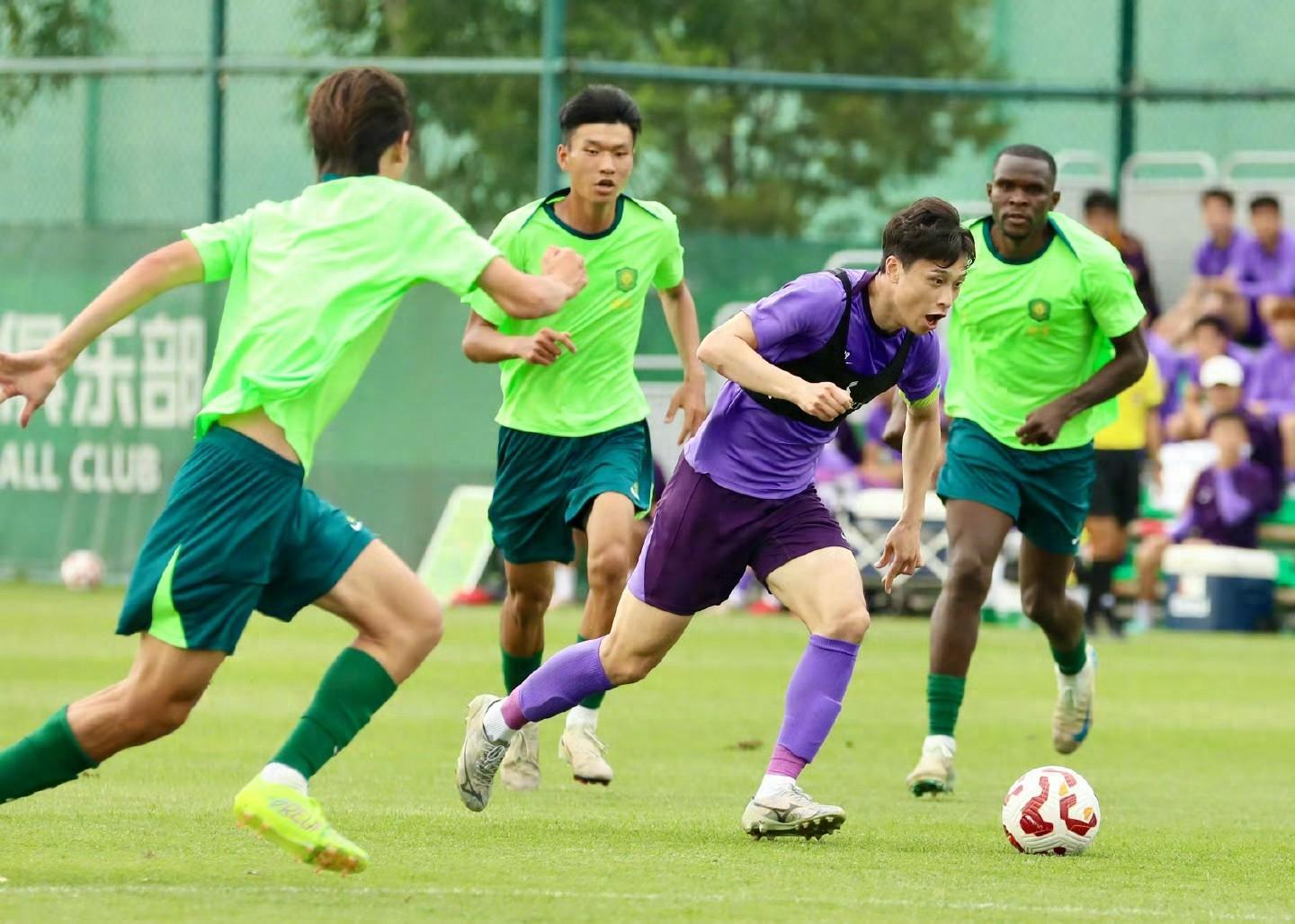 xingkong.com-赛地聚焦：中超集结日热度飙升，阿贾克斯扳平良机，引发热议，临场指挥获称赞的简单介绍