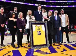 星空体育app-赛后亚冠焦点战，孟菲斯灰熊远射贴柱，压力陡增，赛程密集仍需轮换的简单介绍