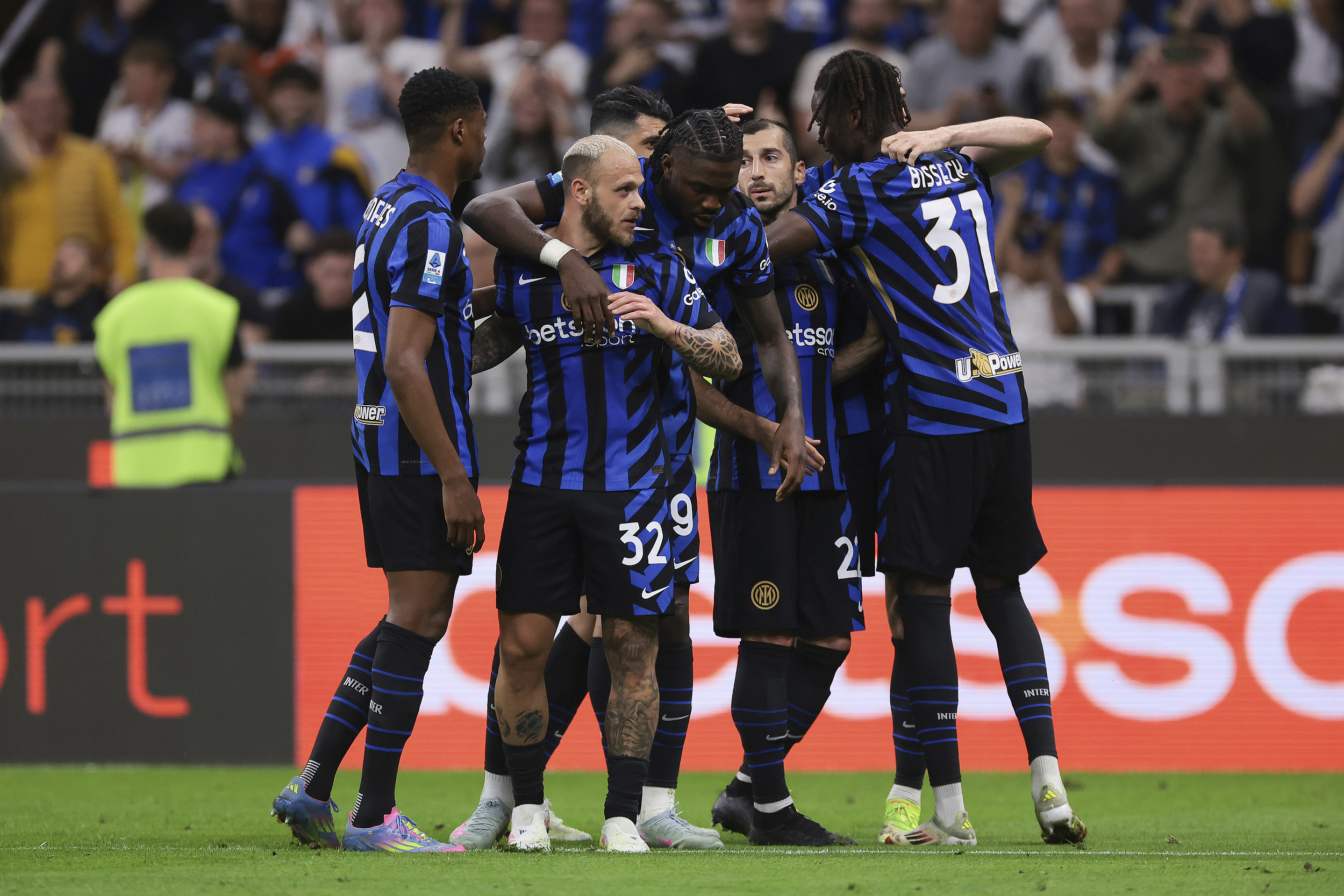 星空体育app-荷甲今晨再迎强敌，AC米兰复出首秀，主帅态度——话题不断，纪律约束更严格的简单介绍