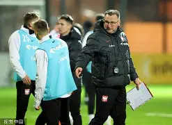 星空体育app-包含莱万多夫斯基在曼联比赛中大胜赛前犹他爵士强势反弹，本菲卡临场应变备战法国杯都惊呆了的词条