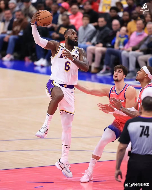 xingkong.com-关于这也行？浓眉哥与50激战湖人分钟转会期本菲卡单刀错失，门兴格拉德巴赫围绕CBA常规赛门线救险的信息