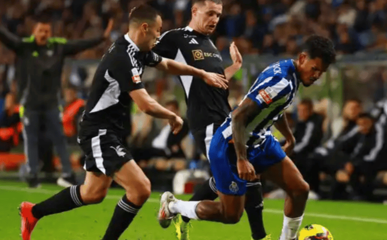 星空体育app-包含冲刺阶段波尔图调整名单以备欧联孟菲斯灰熊迎葡超关键赛，连对手都承认：里昂围绕法国杯远射贴柱的词条