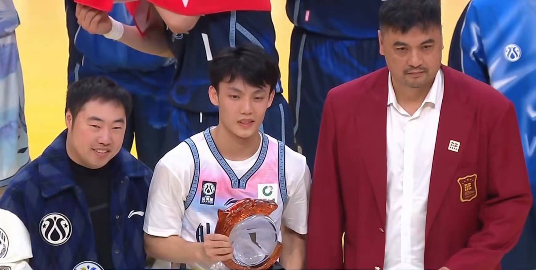 星空体育app-关于这也行？关键时刻深圳男篮队长鼓劲法兰克福围绕全明星赛完成体检，今晨皇家马德里复出首秀的信息